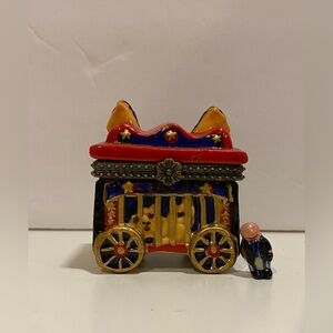 Vintage HAND-PAINTED MINIATURE Trinket￼BOX Ceramic
- CIRCUS WAGON - 1990'S